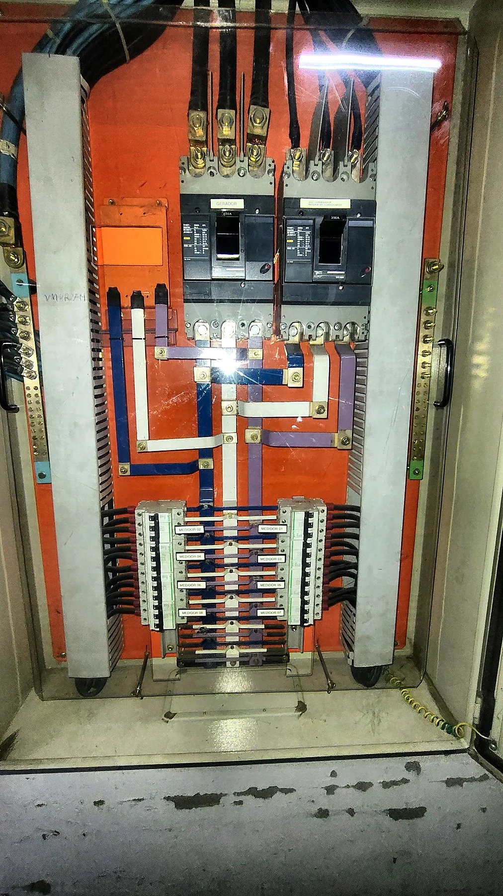 Quadro de iluminação e rampas