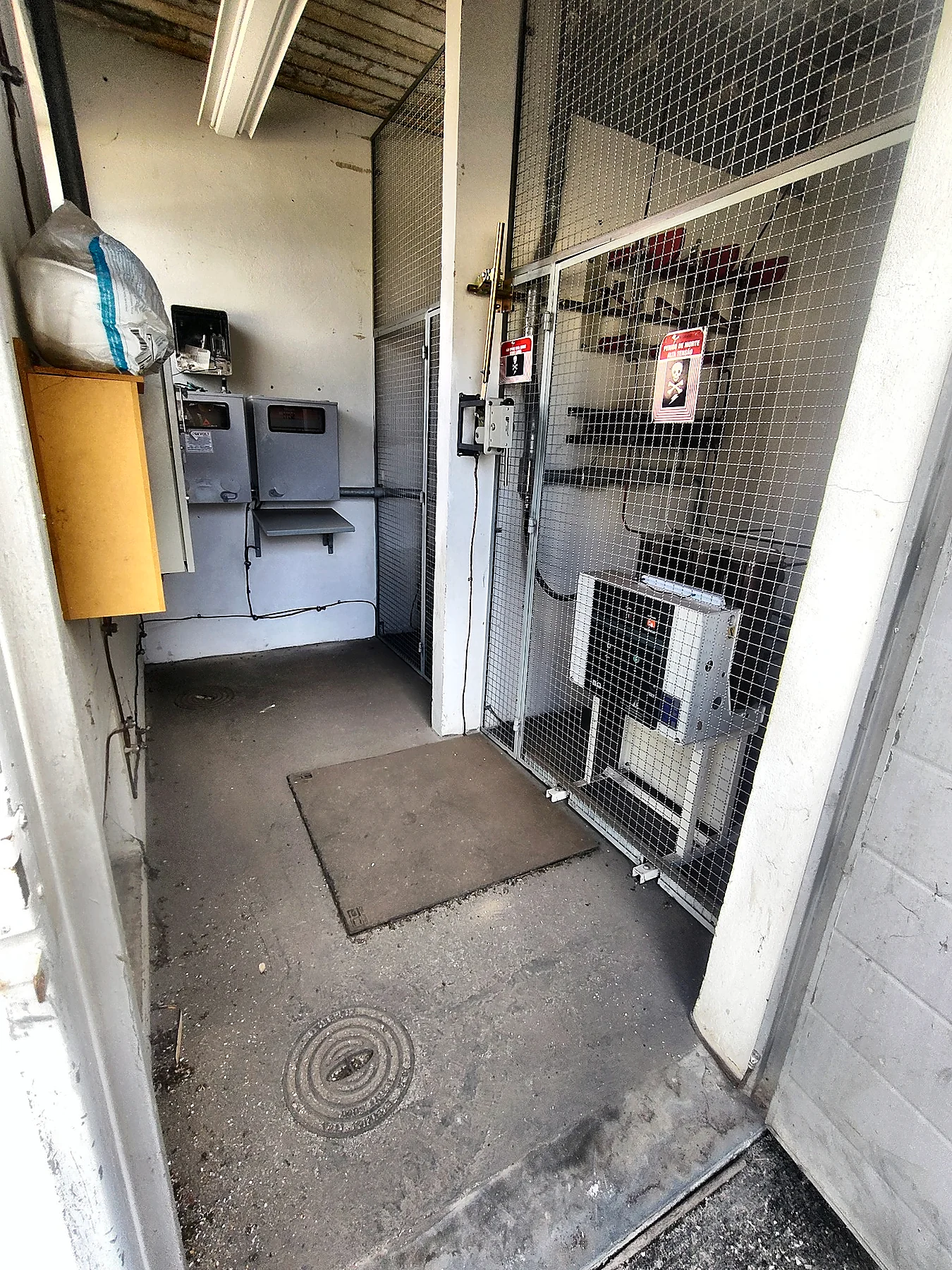 Sala elétrica e acesso à subestação